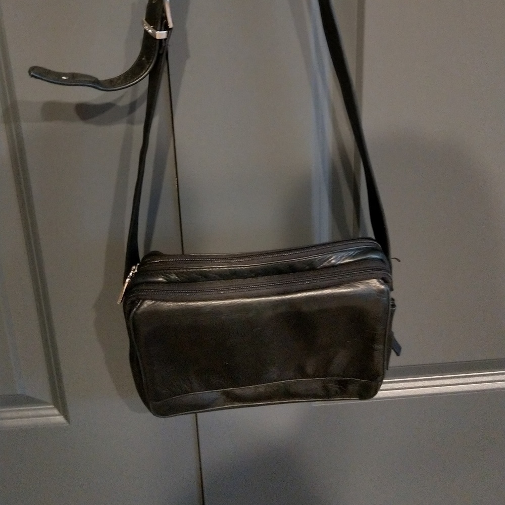 Perlina Soft Blk Leather Organizer Cross-body Bag